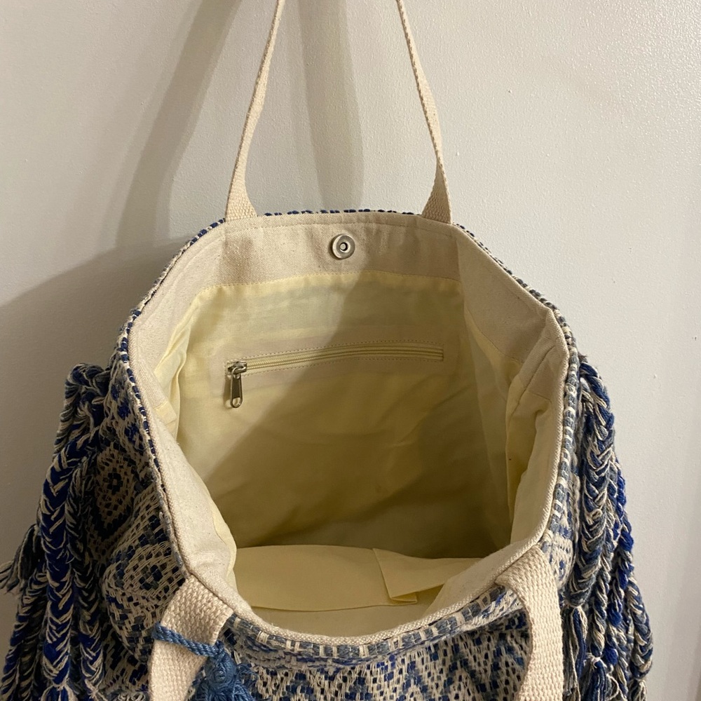Blue & cream patterned fringe shoulder tote bag - Picture 3 of 5